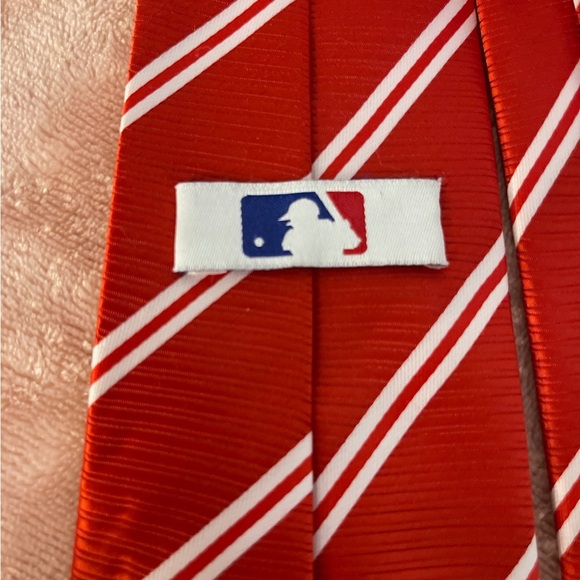 MLB Reds Tie with White Stripes - Picture 6 of 7